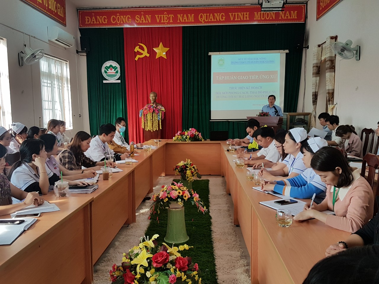 Tập Huấn Giao tiếp ứng xử cho Cán bộ tại Trung tâm Y tế Đắk Glong