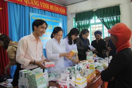 Chương trình Khám chữa bệnh và cấp phát thuốc miễn phí tại xã Quảng Sơn huyện Đak Glong