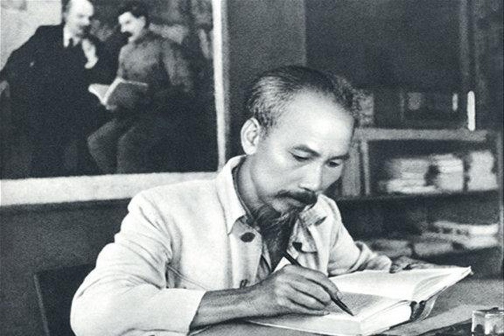 Ngời sáng tấm gương tự học của Hồ Chí Minh